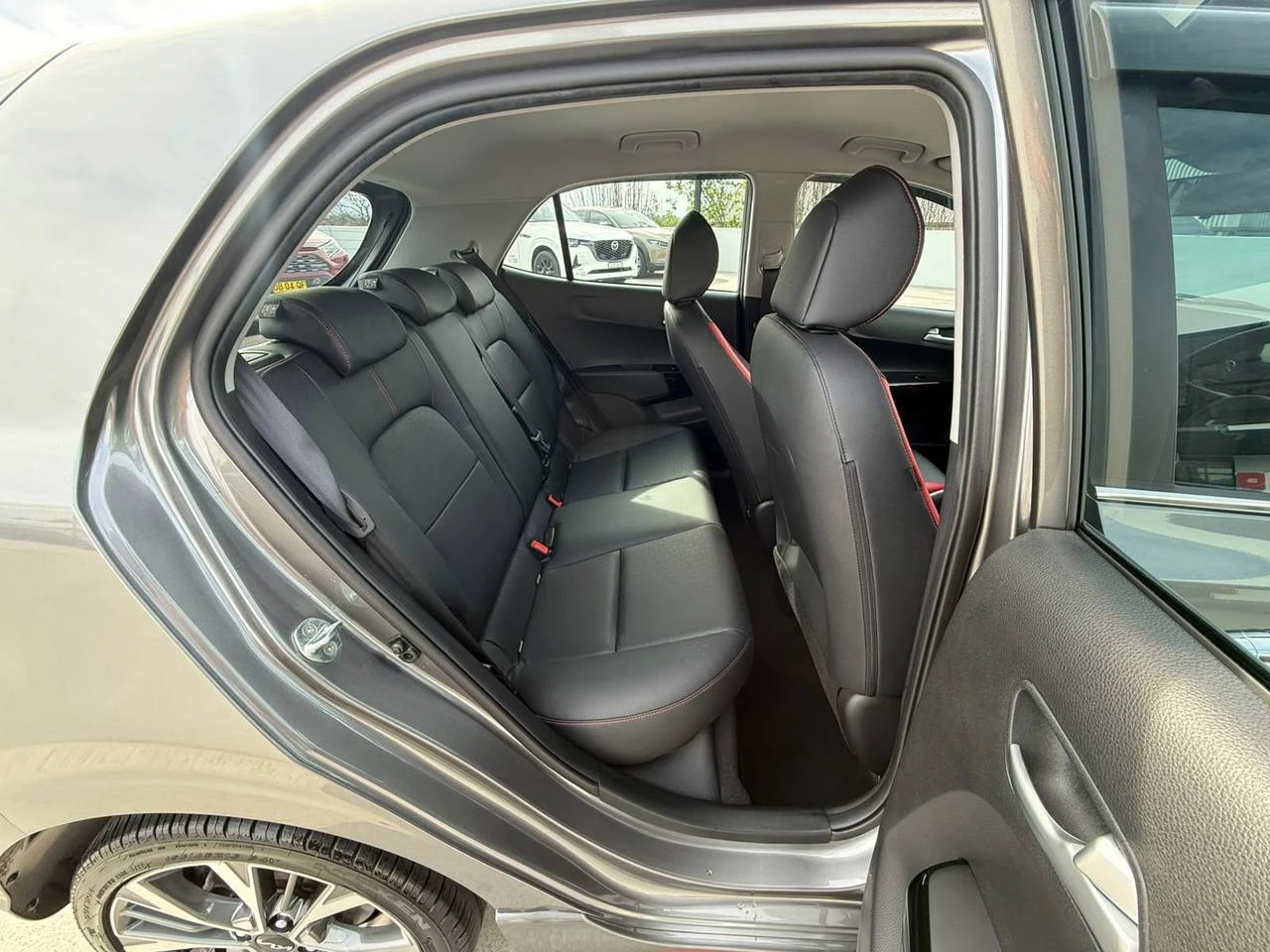 Photo 10