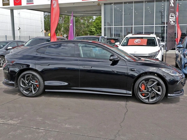 2025 Mg Im5 Performance P12L AWD Automatic