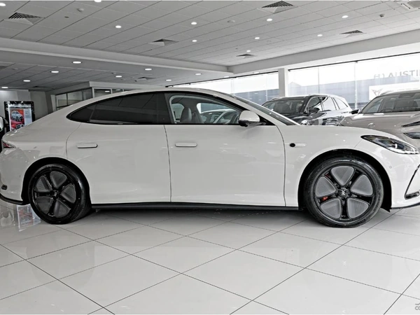 2026 Mg Im5 Premium P12L Electric Automatic RWD